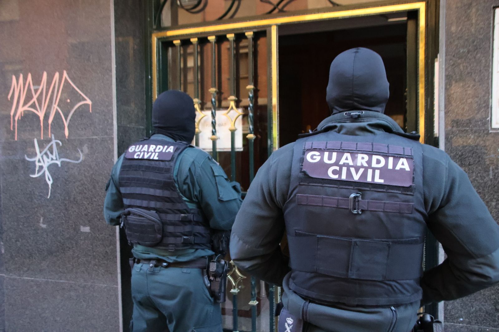 Redada de Guardia Civil en una propiedad de la calle Alfonso de Castro