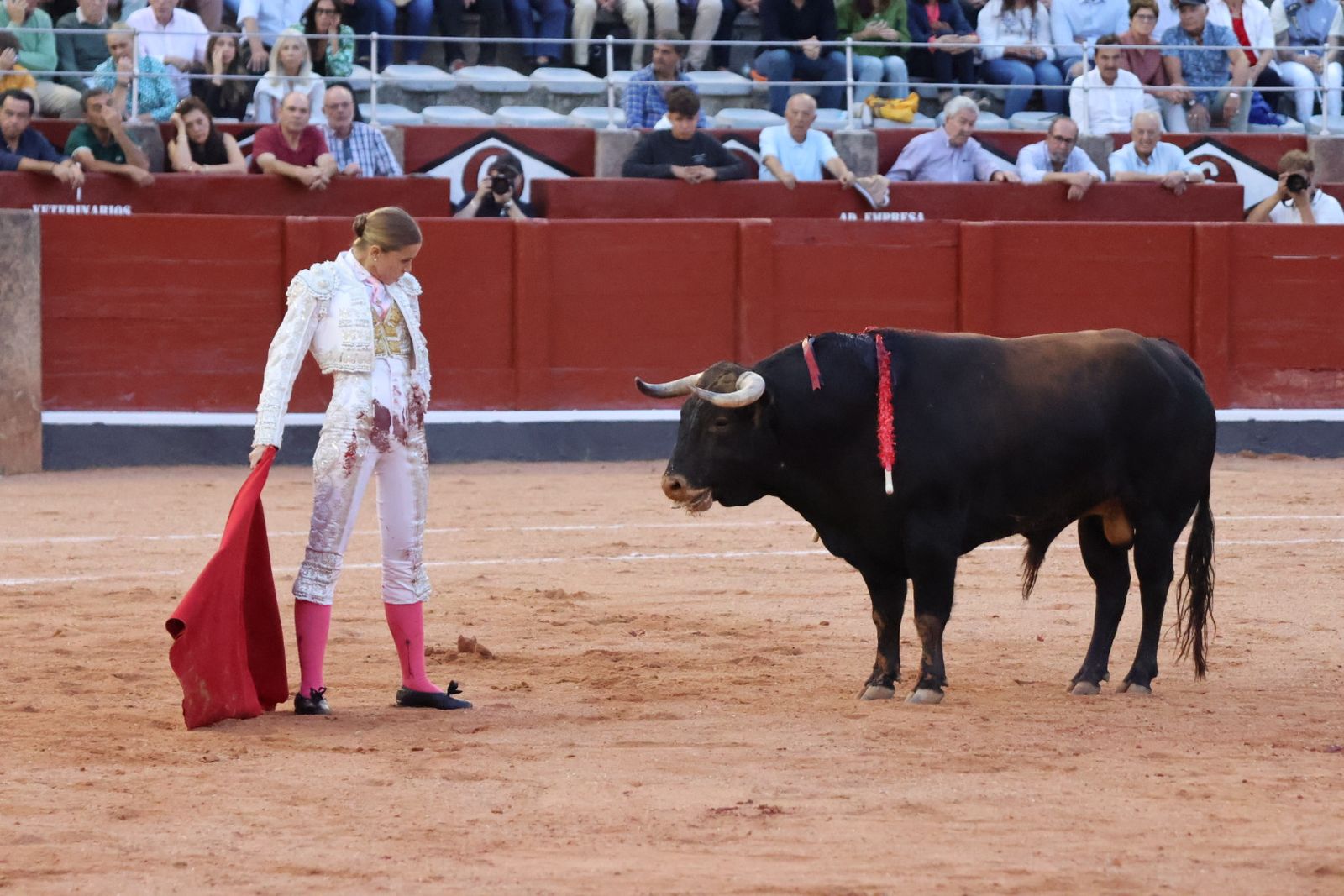 La Glorieta revive el aroma de la feria taurina con el primer festejo: Lea Vicens, Raquel Martín y Olga Casado