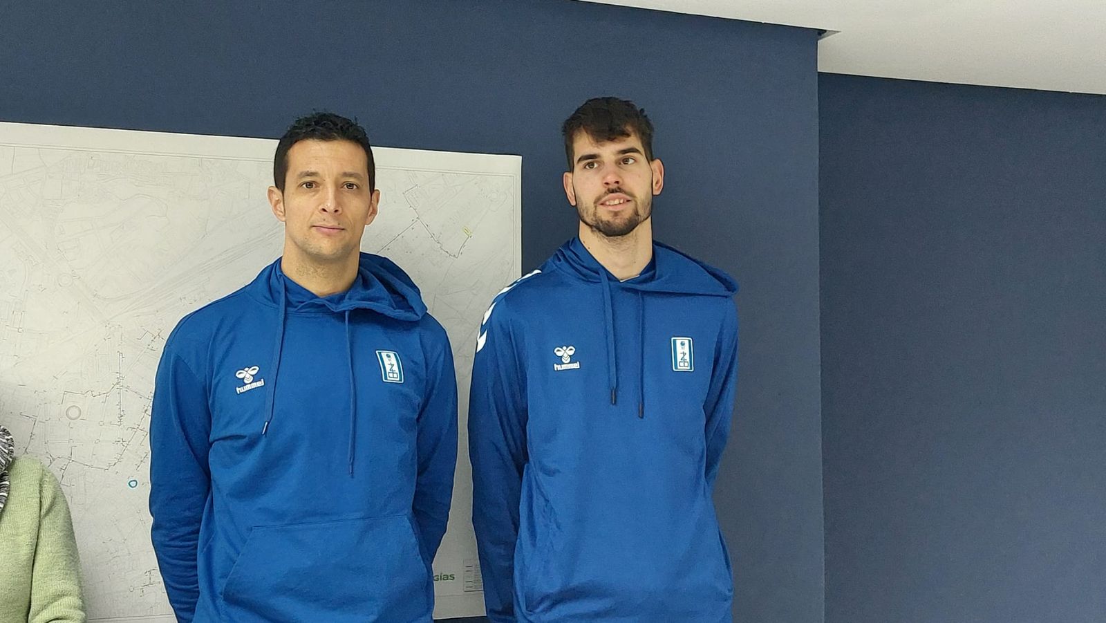 Saulo Hernández y Toni Naspler en rueda de prensa