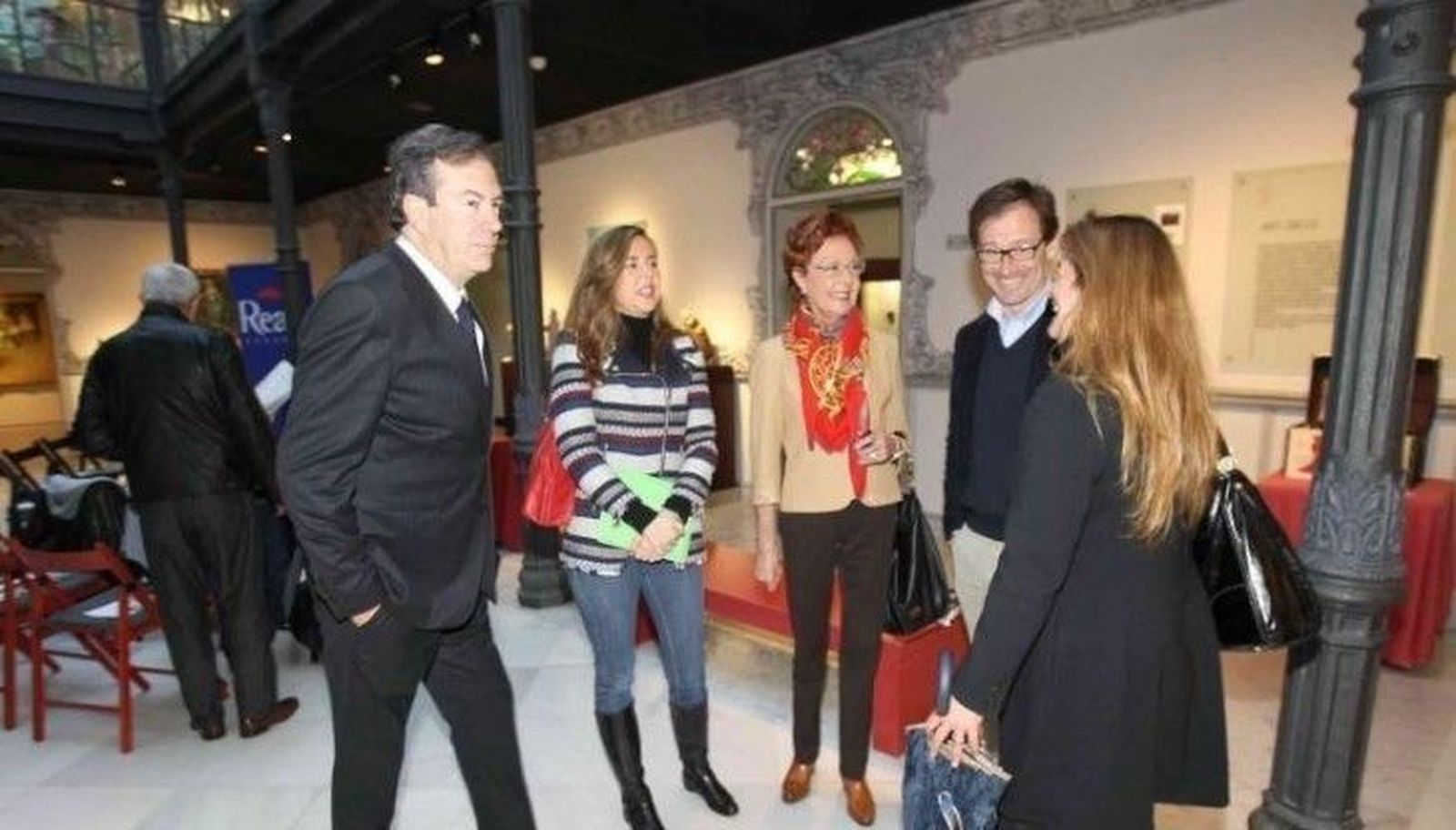 Una exposición repasa en la Casa Lis las publicaciones sobre moda