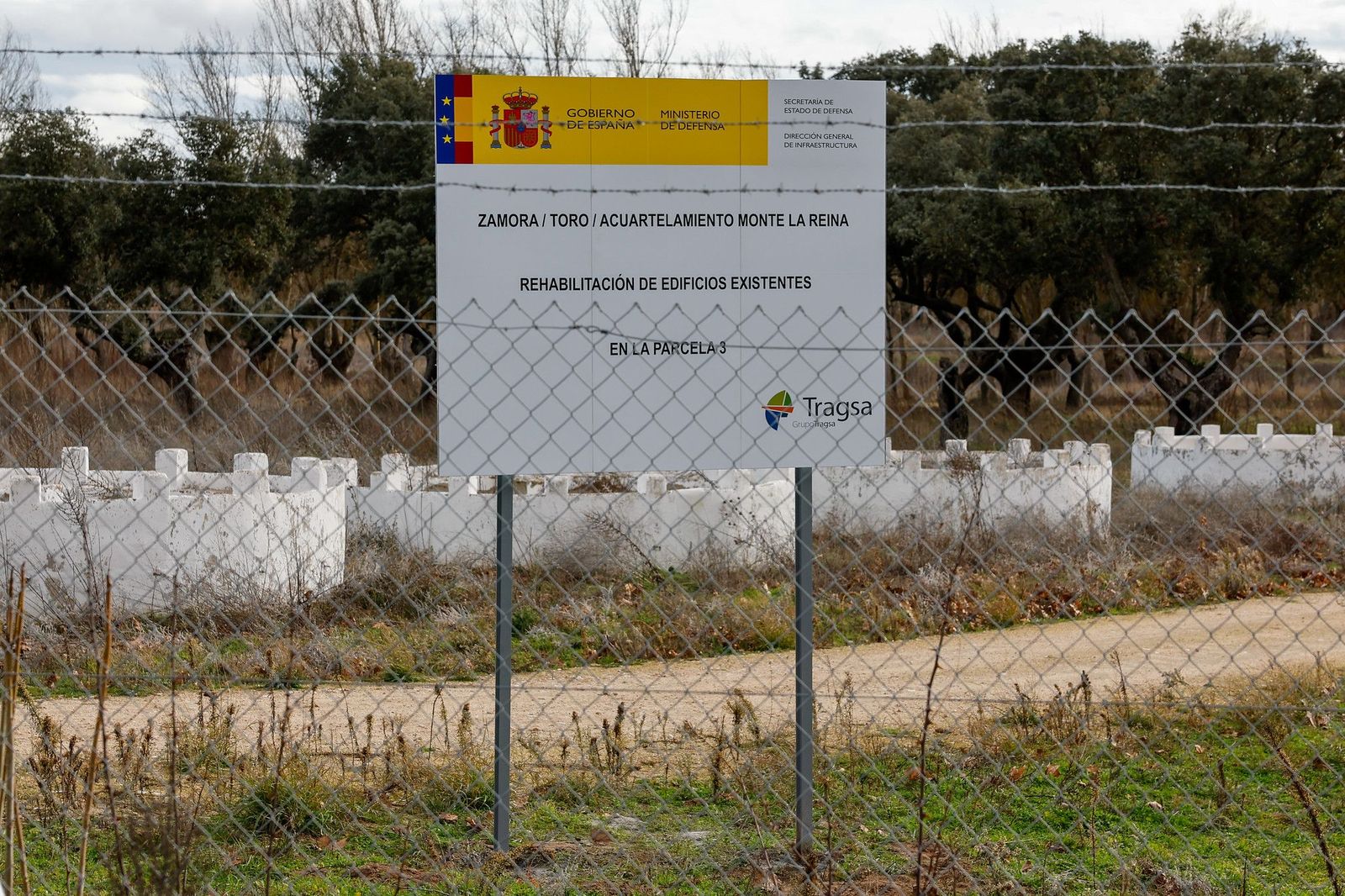 visita-el-antiguo-campamento-militar-de-monte-la-reina-en-toro-zamora-para-conocer-los-avances-del-proyecto-de-construccion-del-nuevo-acuartelamiento-del-et-foto-ruben-somontemde-4