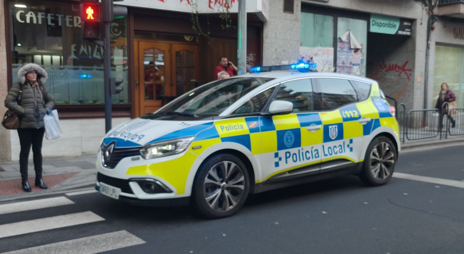 Un accidente entre dos turismos se saldrá con una persona herida junto a la rotonda de la UDS