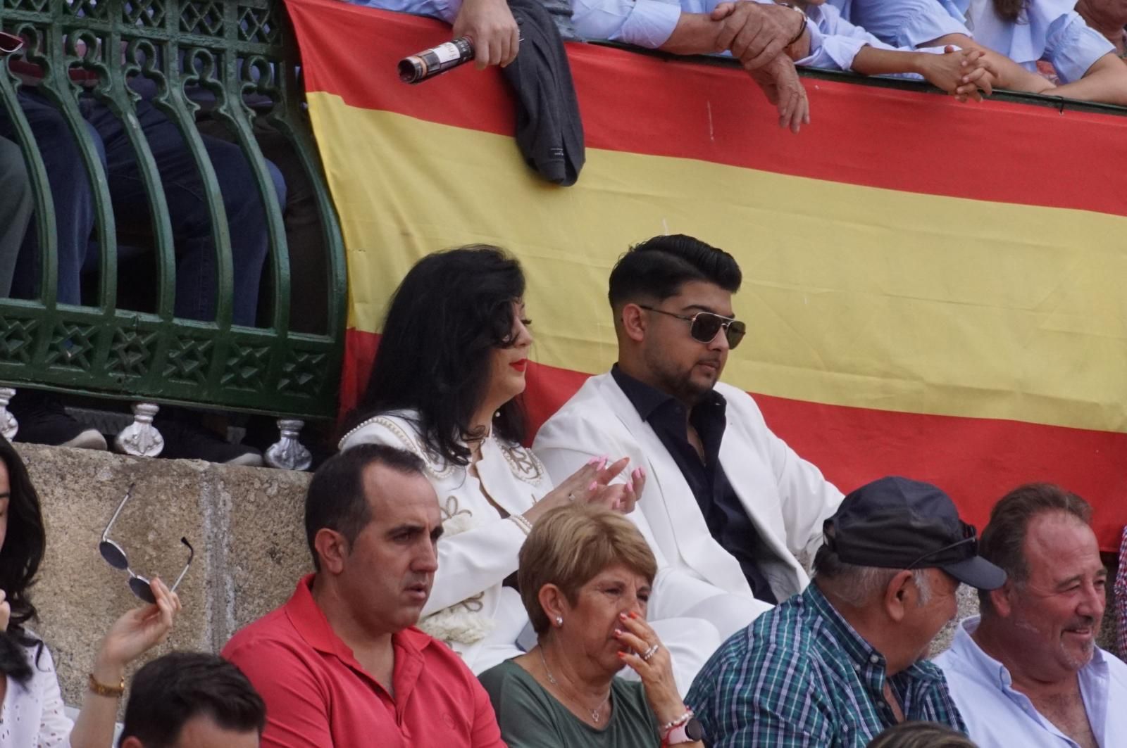 Expectación por ver los caballos de rejoneo en La Glorieta: imágenes del ambiente en los tendidos y en el patio de cuadrillas