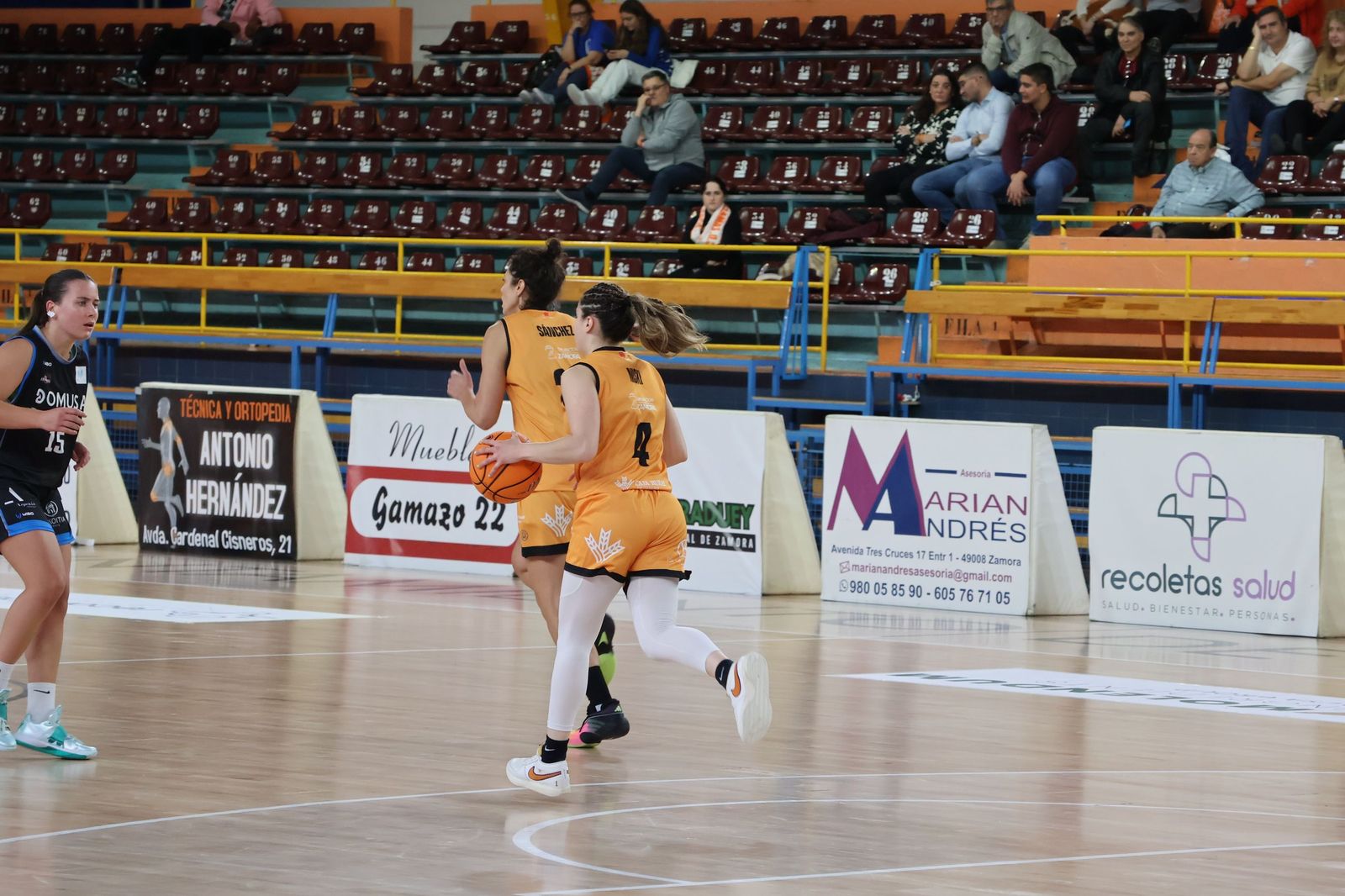 GALERÍA | Encuentro muy ajustado entre el Zamarat y el Domusa Teknik