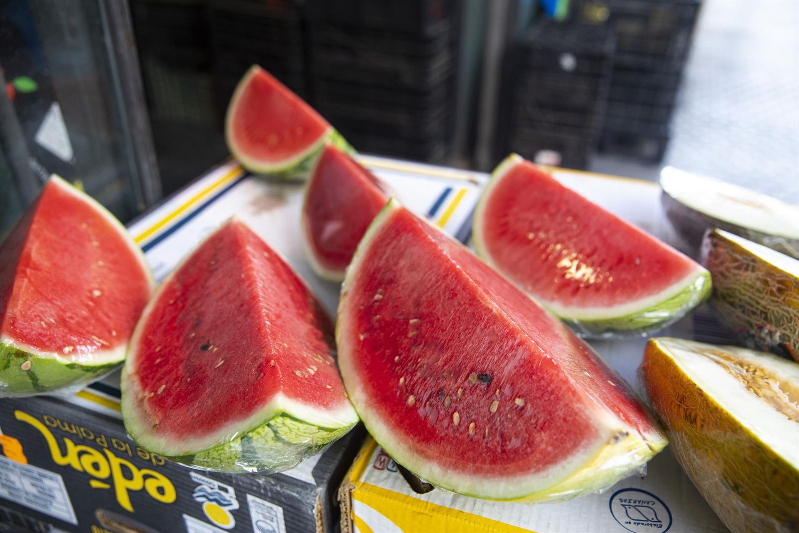Sandías en un puesto de frutas y verduras de un mercado de abastos   María José López   Europa Press   Archivo