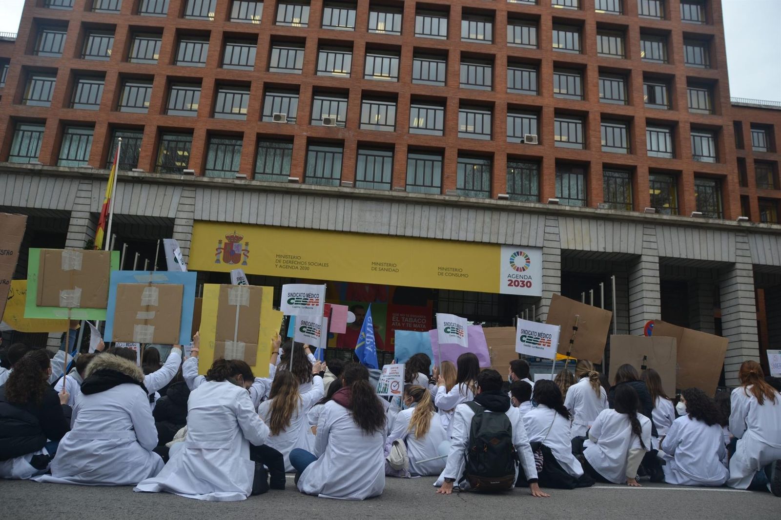 Imagen de archivo de una concentración de CESM frente al Ministerio de Sanidad. EP Imagen de archivo de una concentración de CESM frente al Ministerio de Sanidad. EP