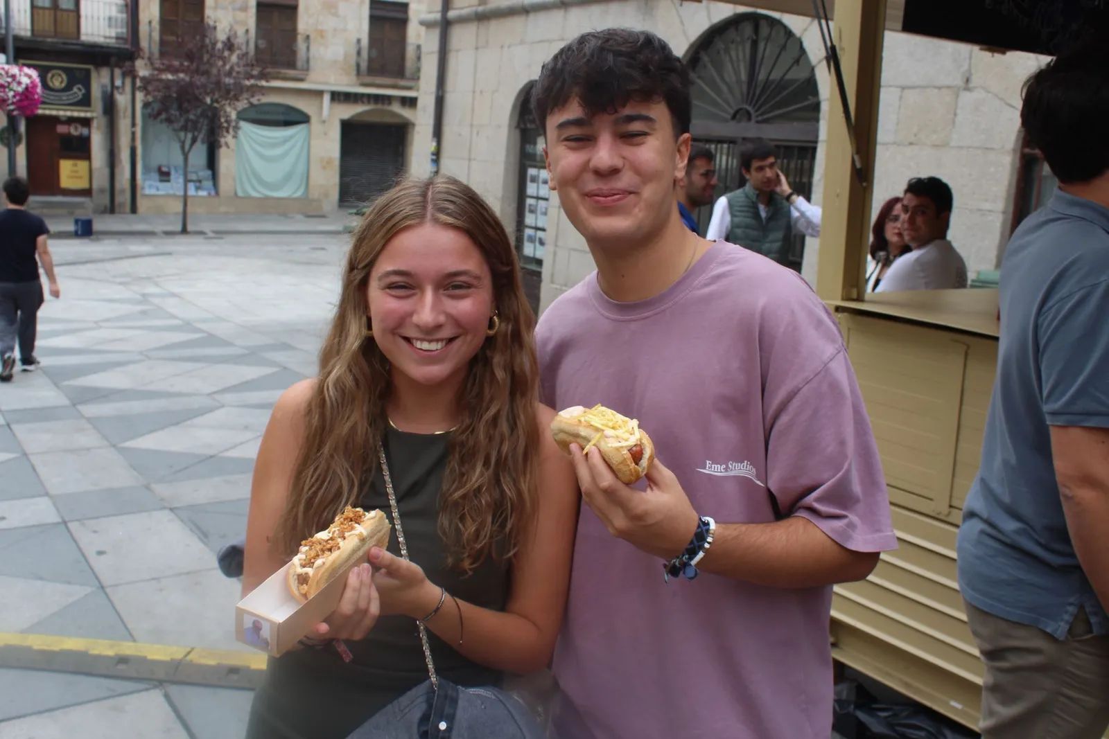 Ambiente en la Feria de Día en el mediodía de este viernes