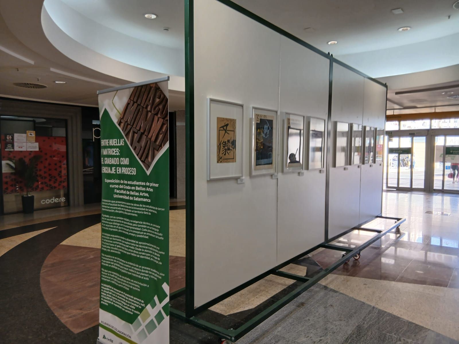 La estación de tren de Salamanca acoge la exposición “Entre huellas y matrices”, con obras de alumnos de Bellas Artes de la USAL