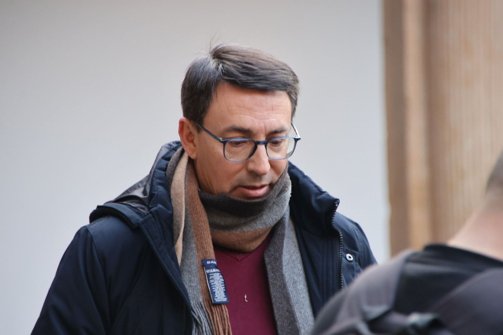 Carlos Martínez, atiende a los medios de comunicación junto a David Serrada, antes del encuentro con la militancia