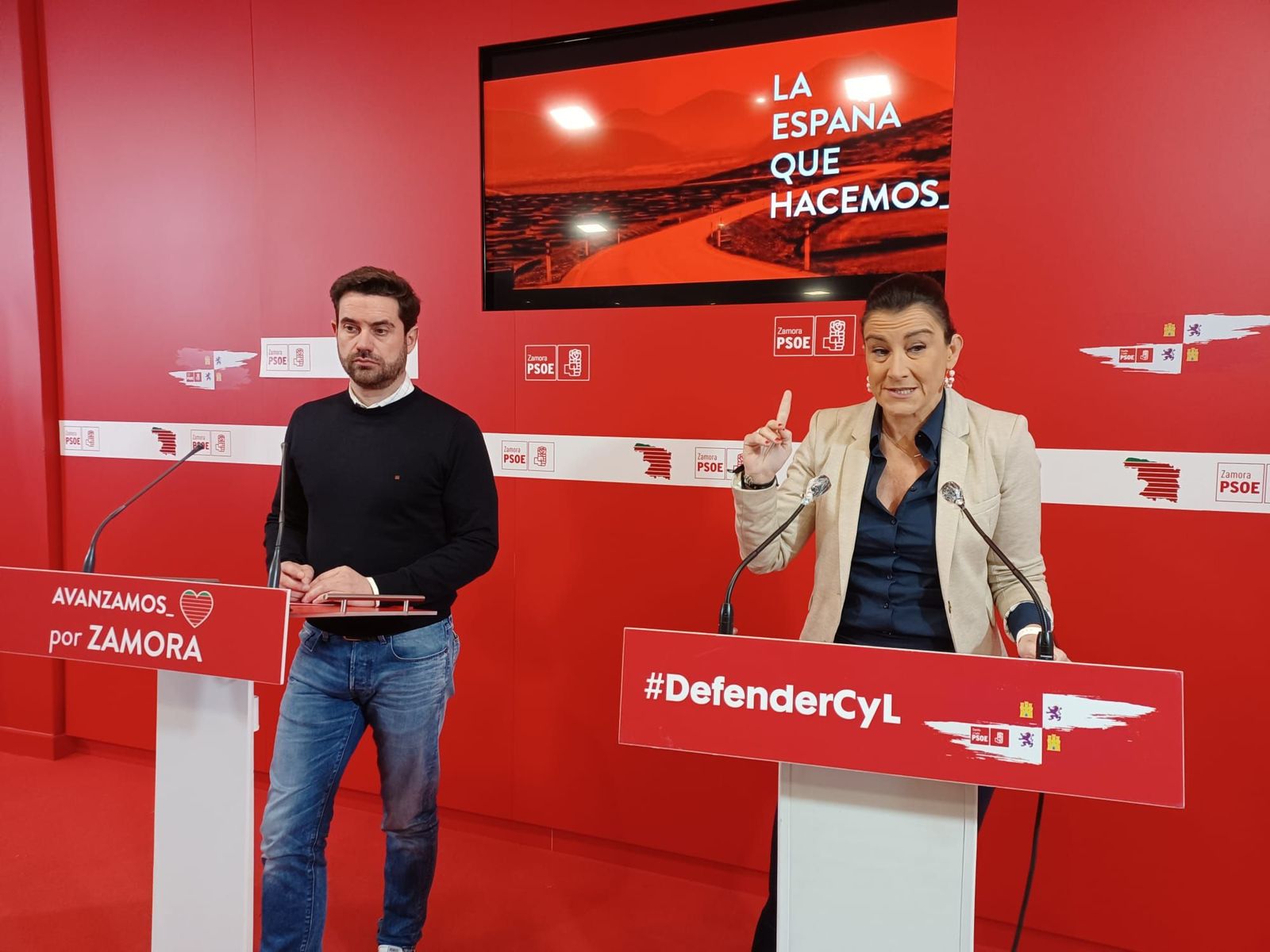 Antidio Fagúndez y Ana Sánchez en rueda de prensa