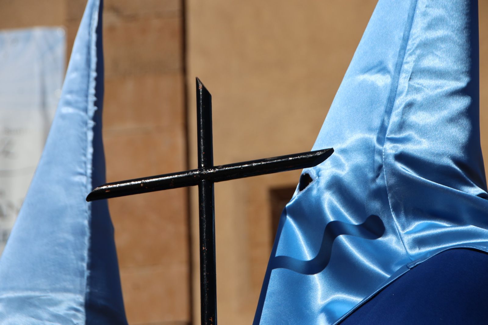 La devoción por el Santo Entierro llena de fe y pasión las calles de Salamanca