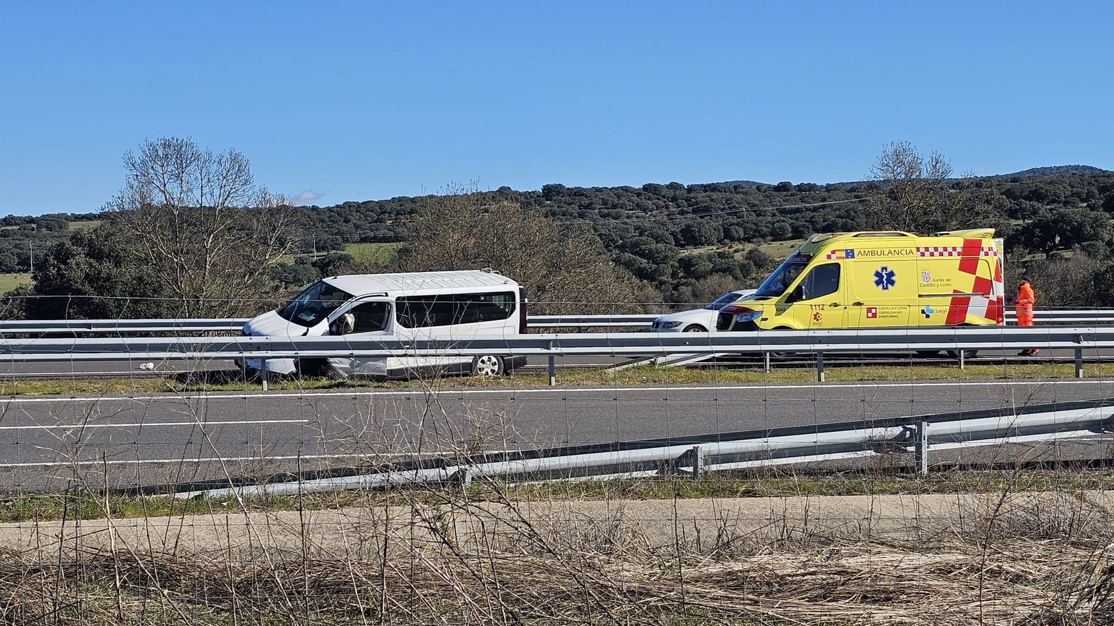 Accidente entre una furgoneta y un camión en la A-66