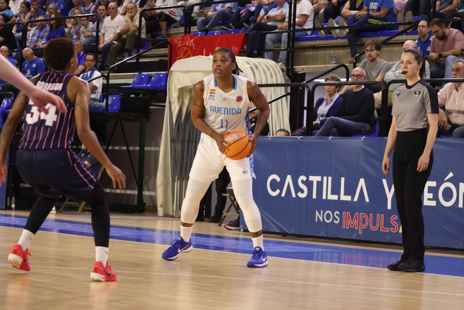 Perfumerías Avenida - Nyon Basket