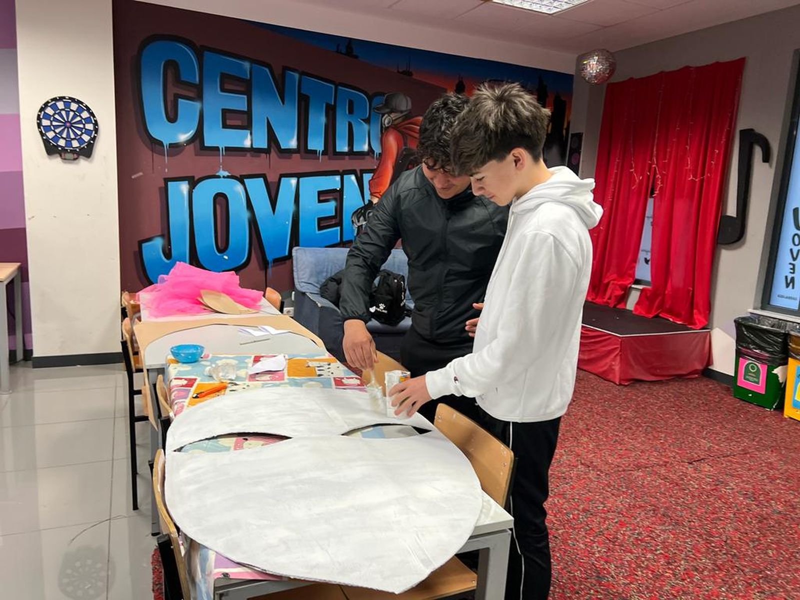 taller-adornos-carnaval-centro-joven-2