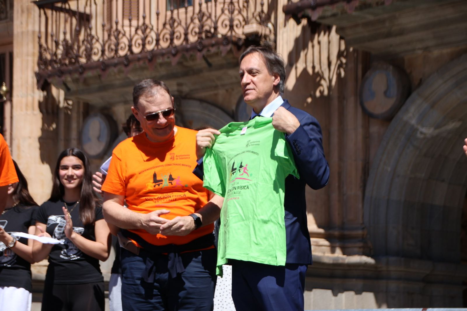El alcalde de Salamanca, Carlos García Carbayo, participa en el Día de la Educación Física en la calle