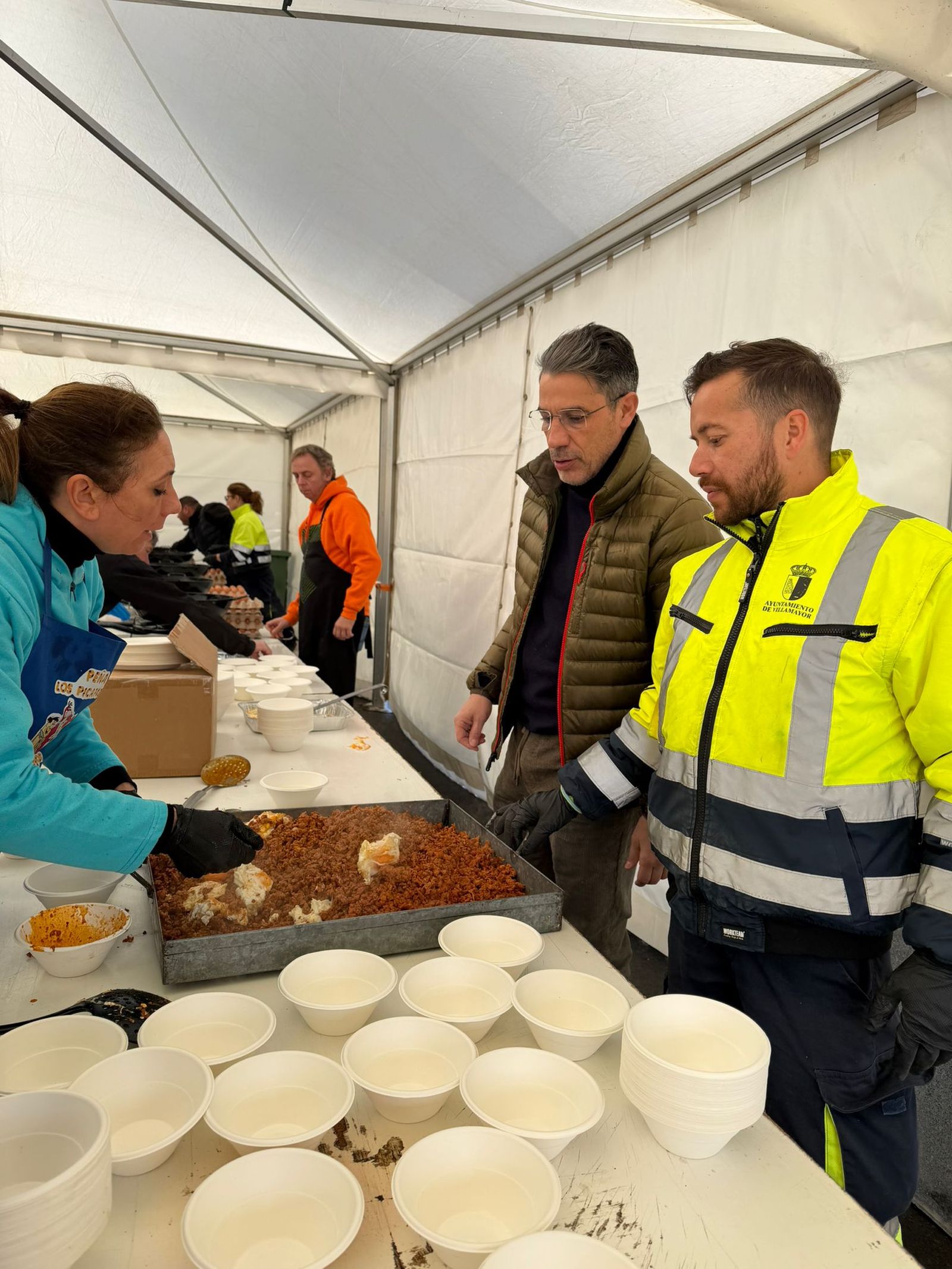 Comida solidaria de las peñas y los quintos 2026 en Villamayor