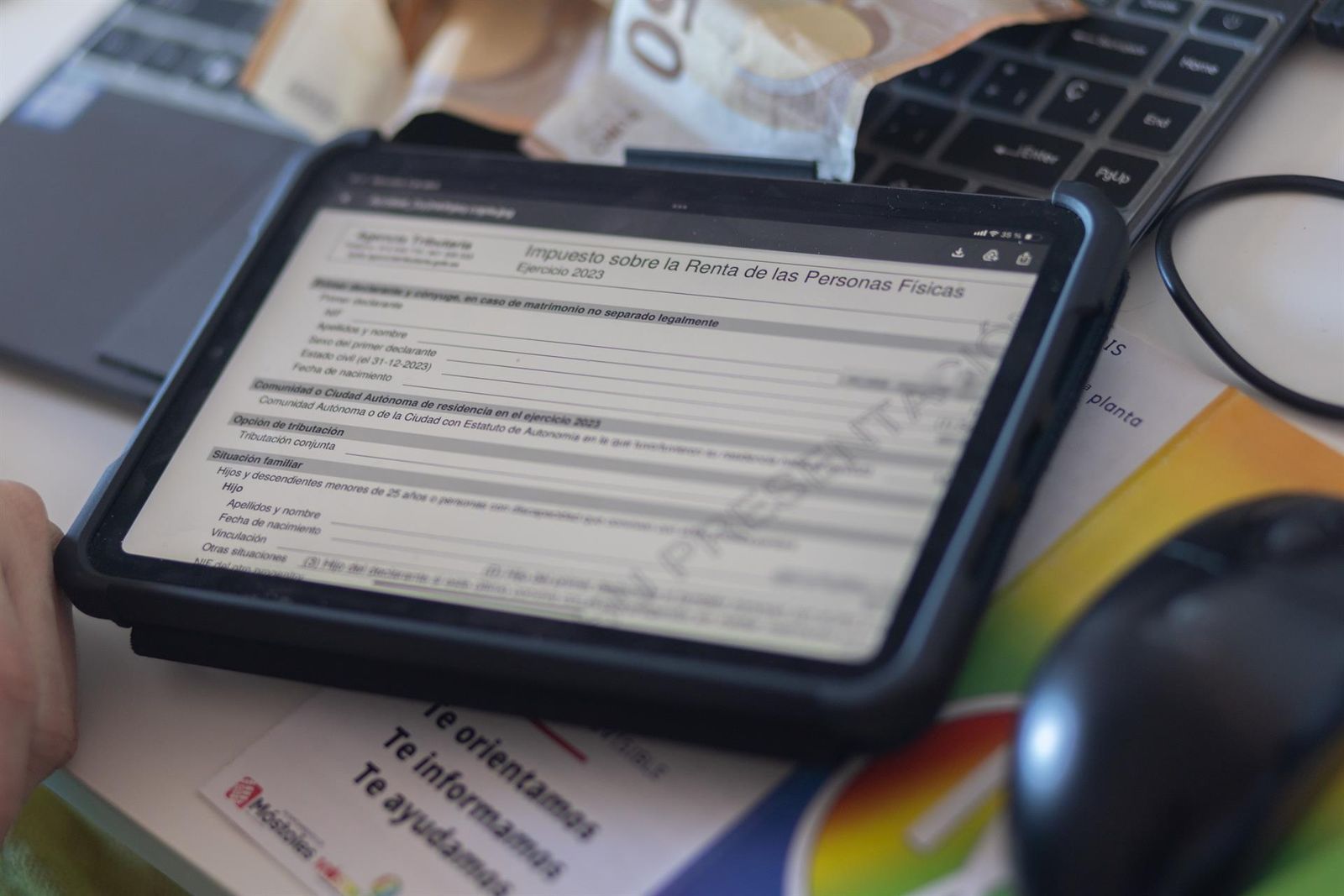 Vista de la declaración de la renta en una tablet   Eduardo Parra   Europa Press   Archivo