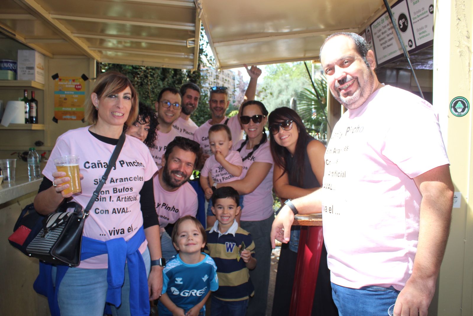 Ambiente en la Feria de Día en el mediodía de este sábado