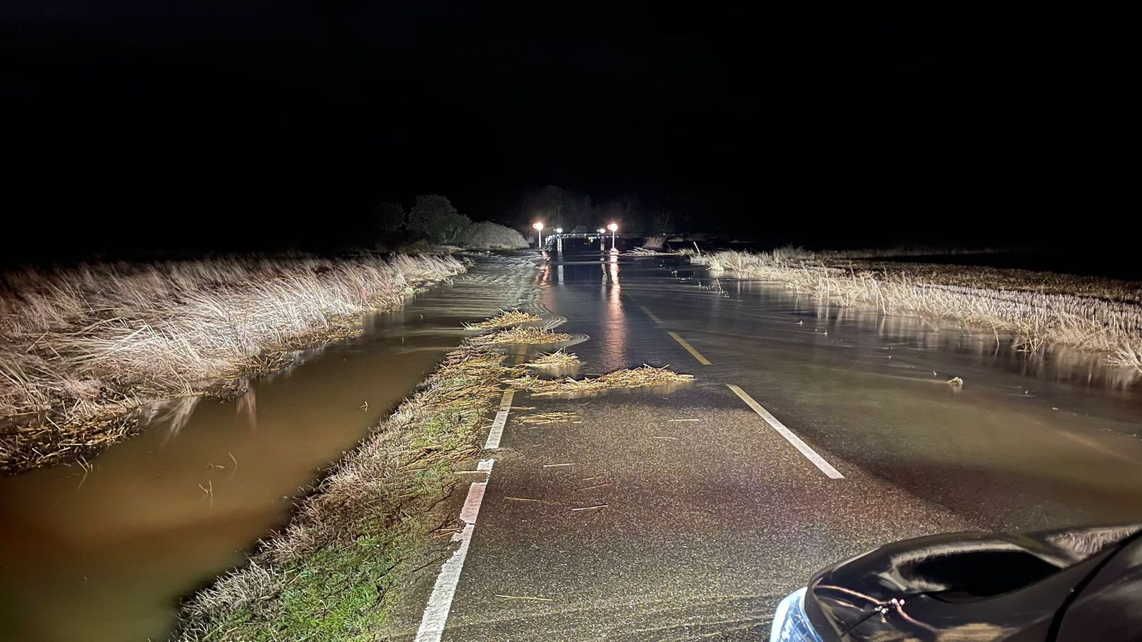 GALERÍA | El río Castrón se desborda y obliga a cortar dos carreteras en Zamora