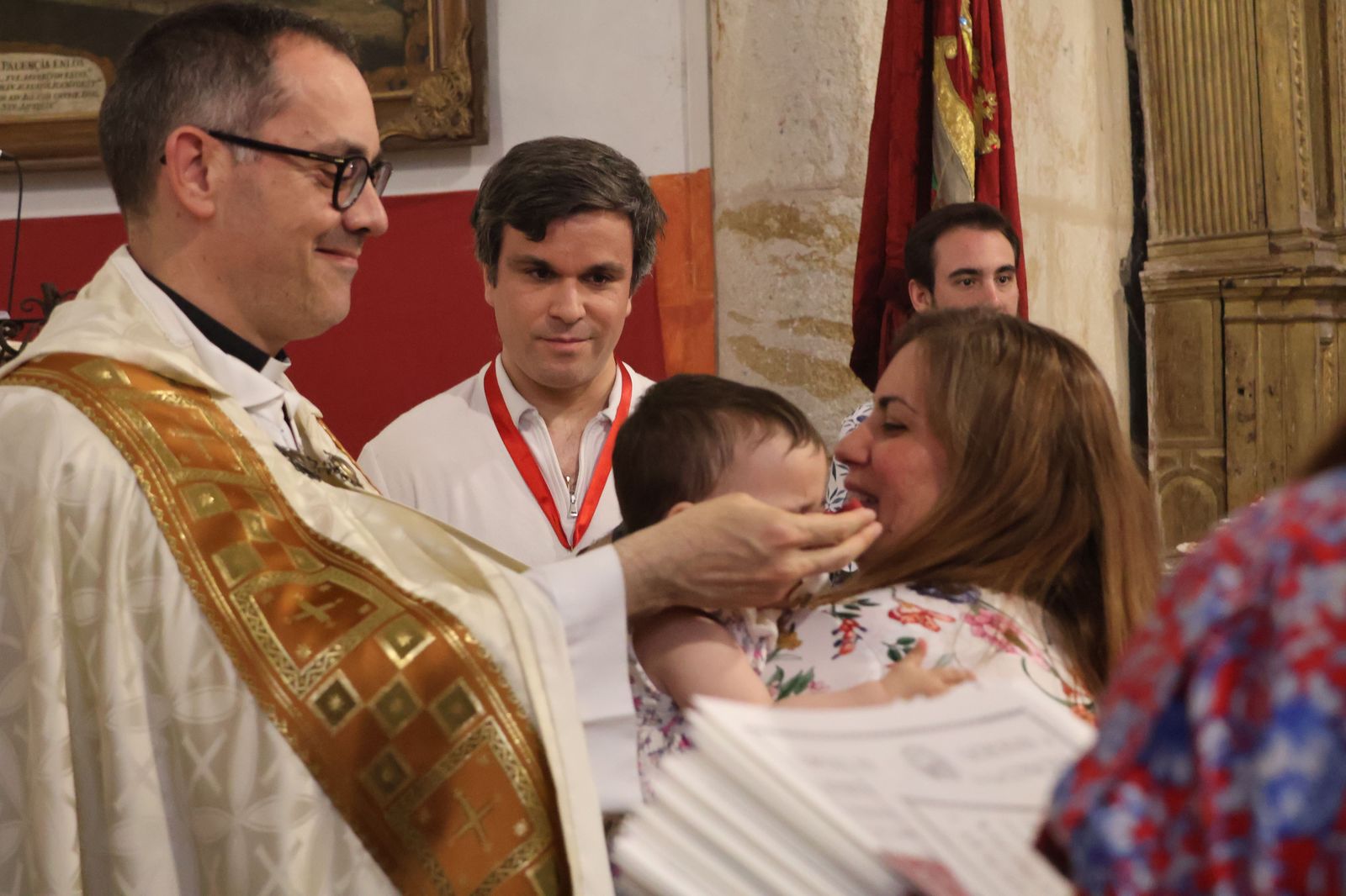 entrada-de-nuevos-hermanos-de-la-cofradia-de-la-concha-9