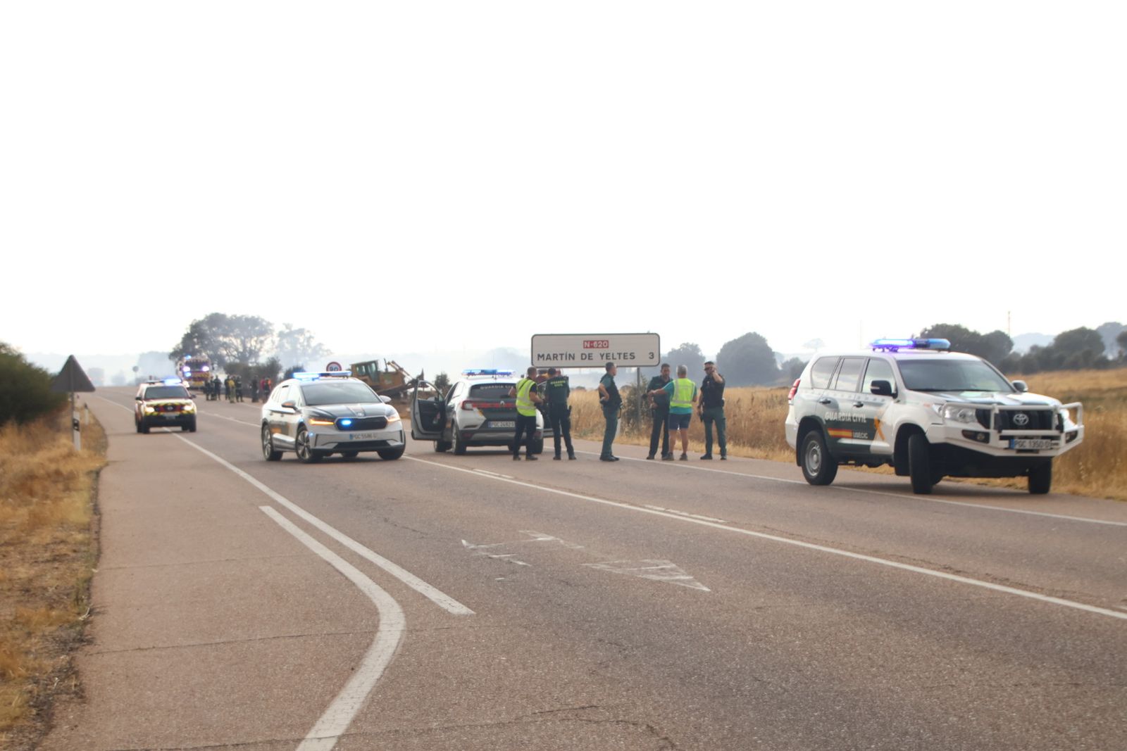 Un incendio de nivel 2 afecta al entorno rural de Martín de Yeltes