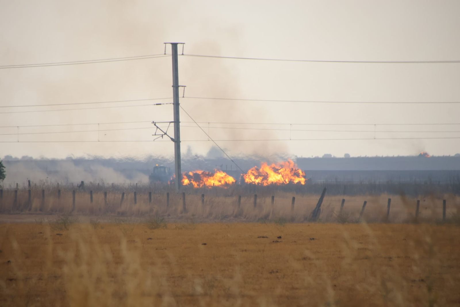 Un incendio de nivel 2 afecta al entorno rural de Martín de Yeltes