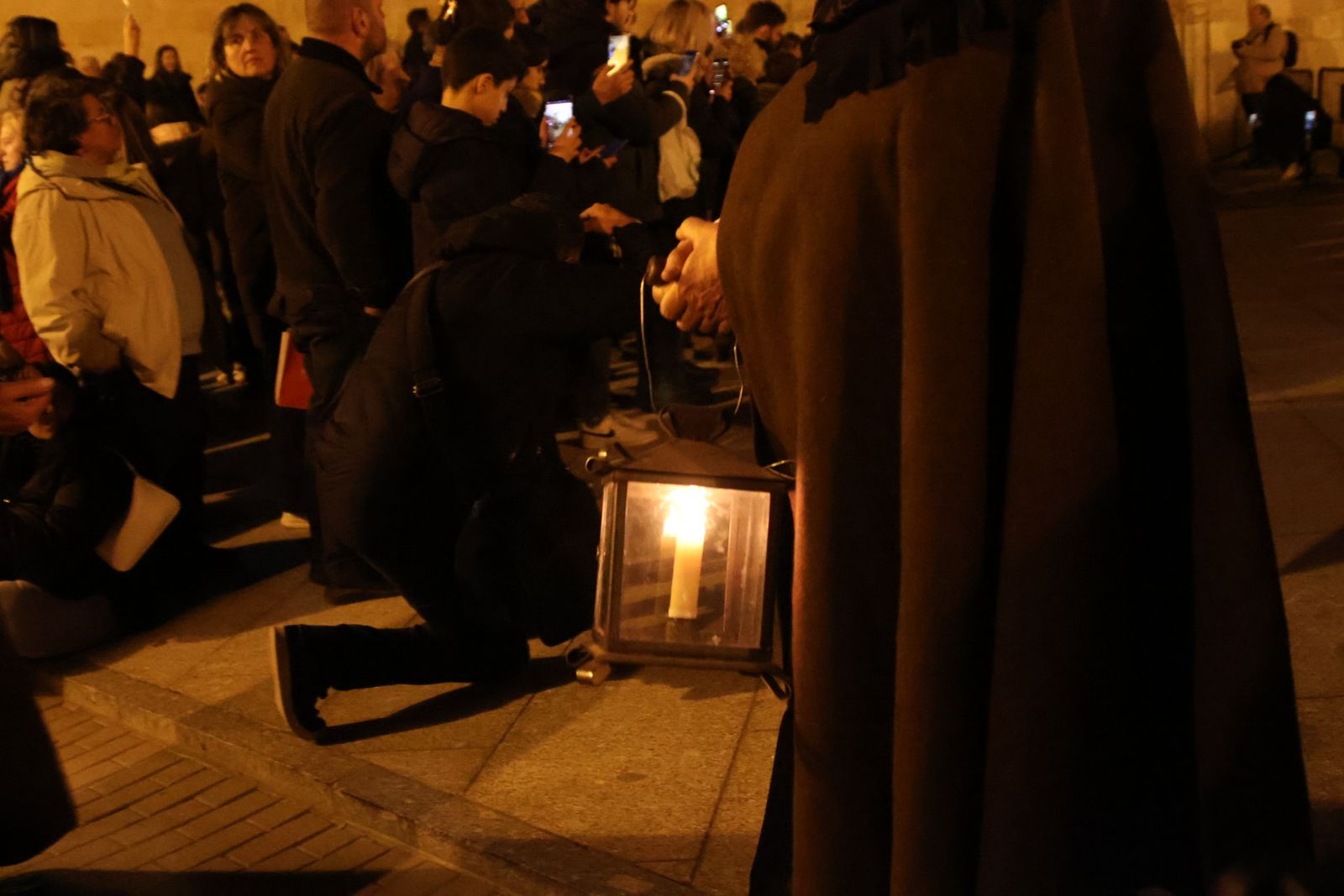 GALERÍA | Revive en imágenes la procesión de las Capas Pardas