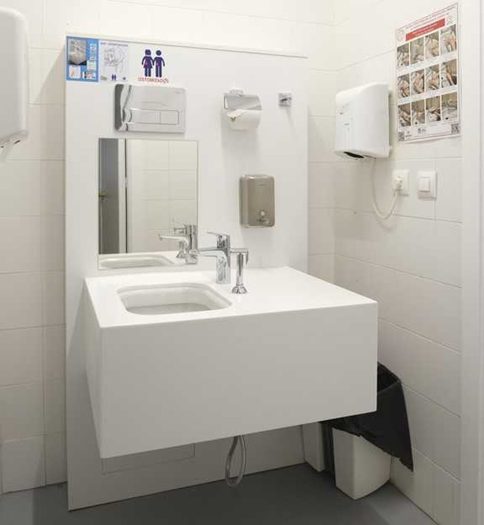 Baño adaptado a personas ostomizadas
