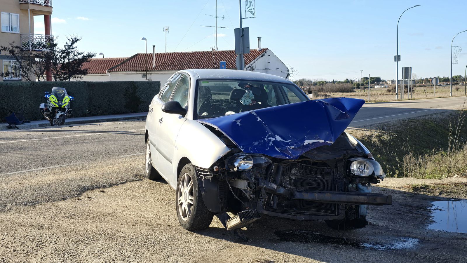 Accidente entre dos coches en Villamayor