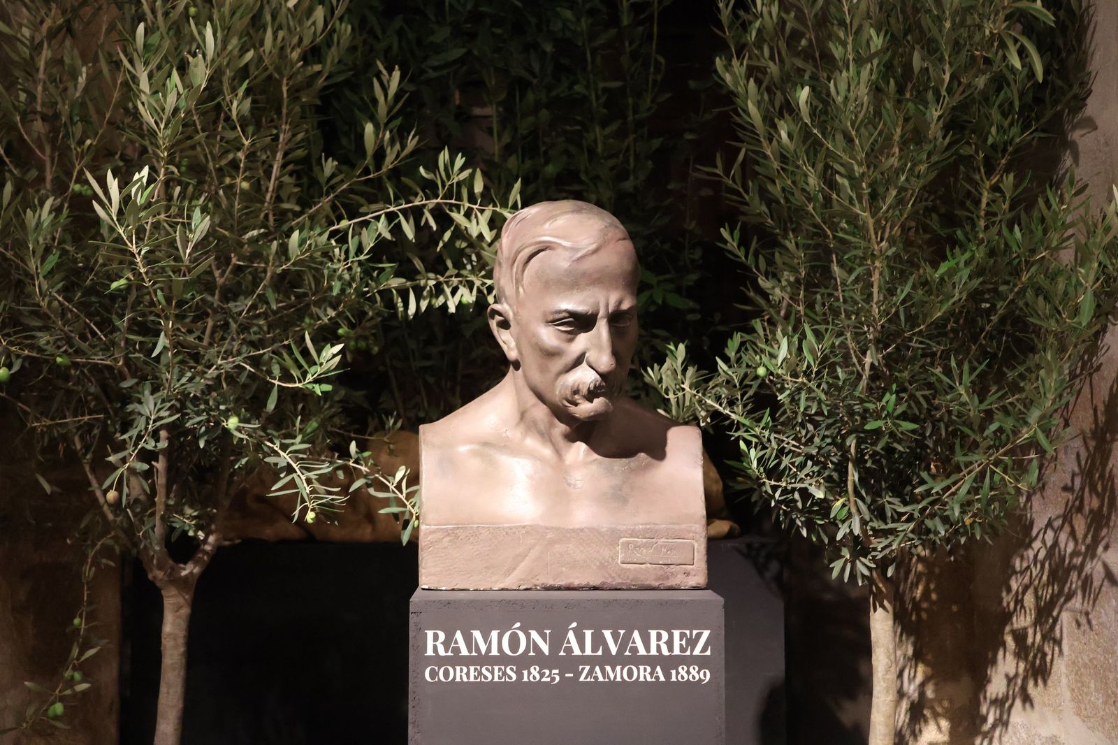 Exposición conmemorativa del bicentenario del nacimiento del imaginero Ramón Álvarez