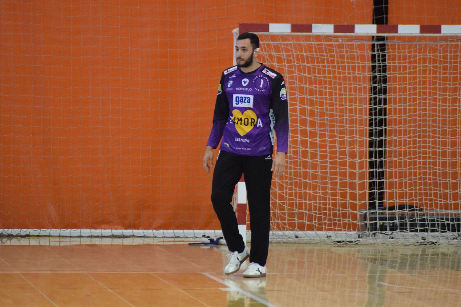 Mendieta en un partido con el Balonmano Zamora