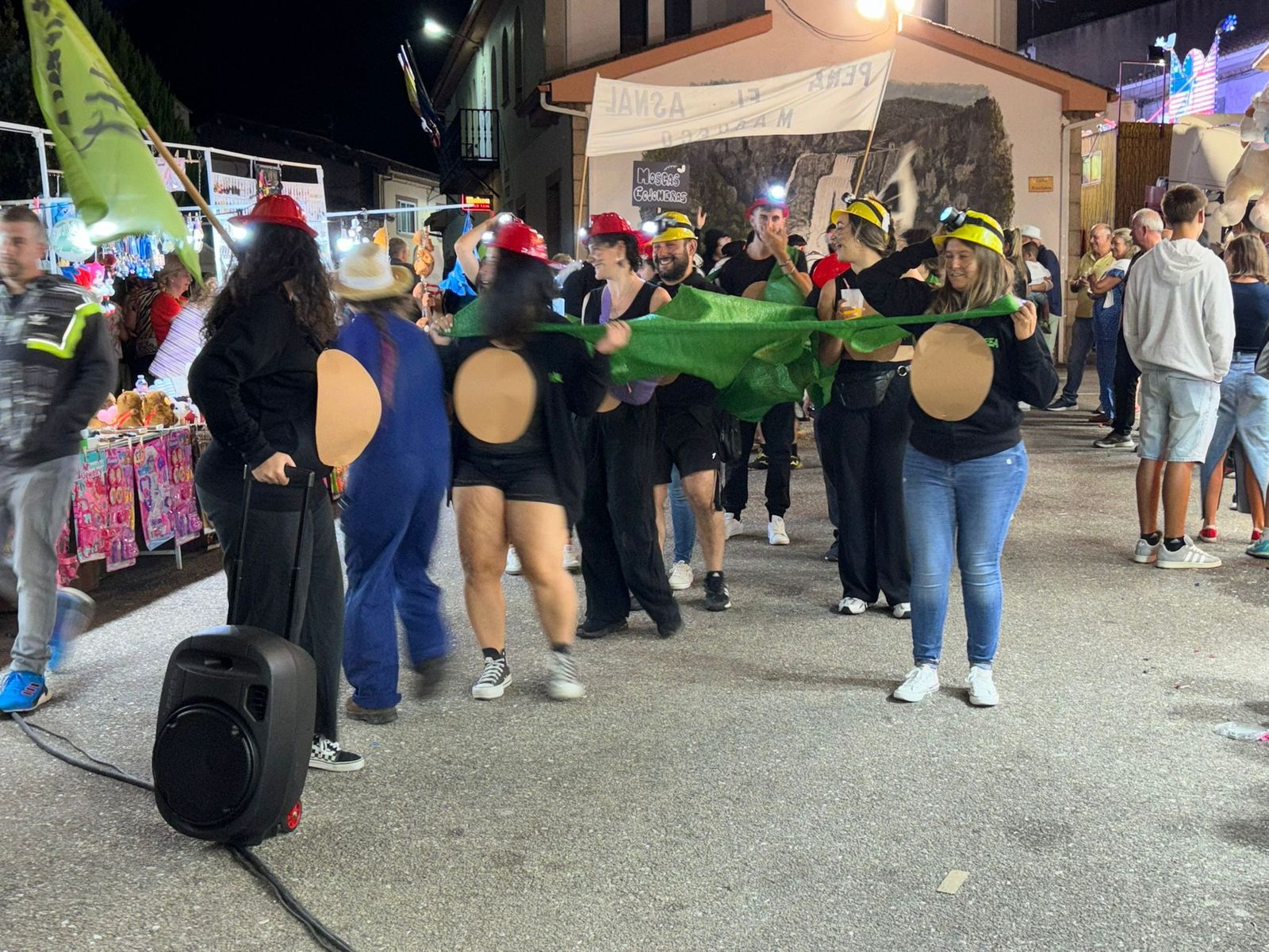 Desfile de peñas en Masueco 2025