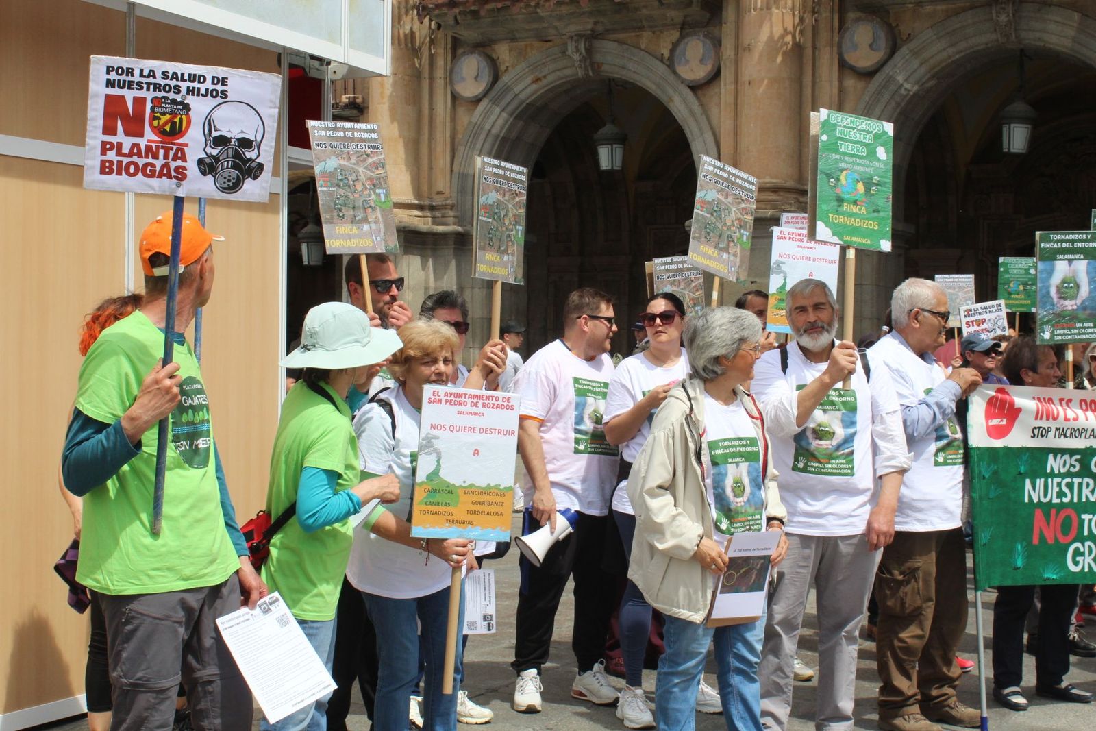 Los vecinos de Villamayor, Babilafuente, Machacón y San Pedro de Rozados protestan contra las plantas de biogás