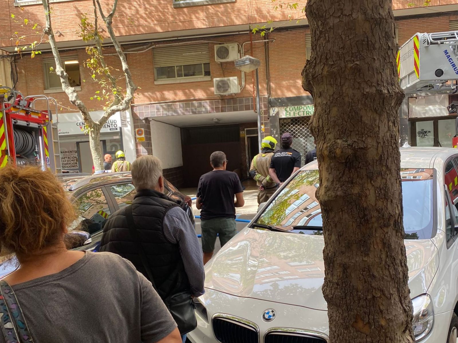 GALERÍA | Servicios de emergencia desplegados en Zamora capital tras la combustión de una bombona