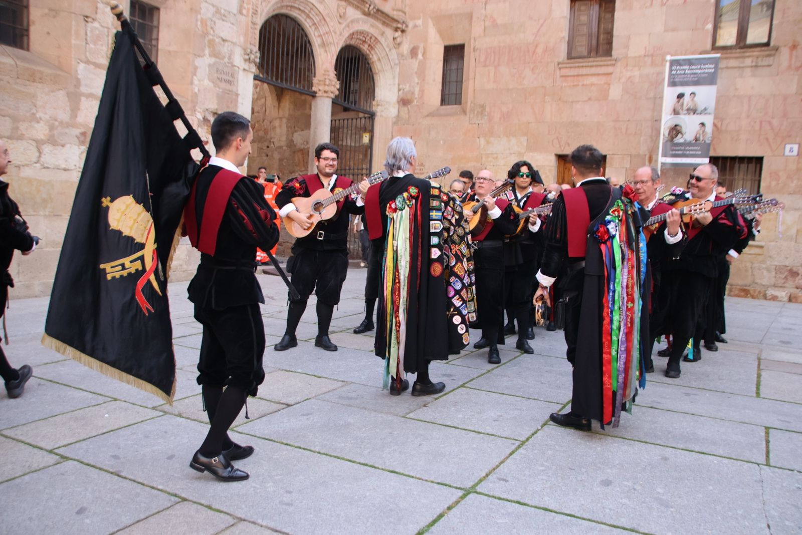 Tunas de toda España cantan al son de la historia por las calles de Salamanca