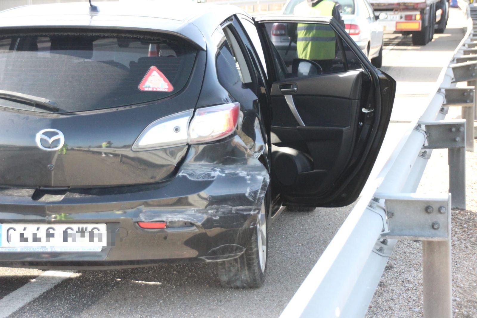 accidente en el polígono colisión turismo y camión