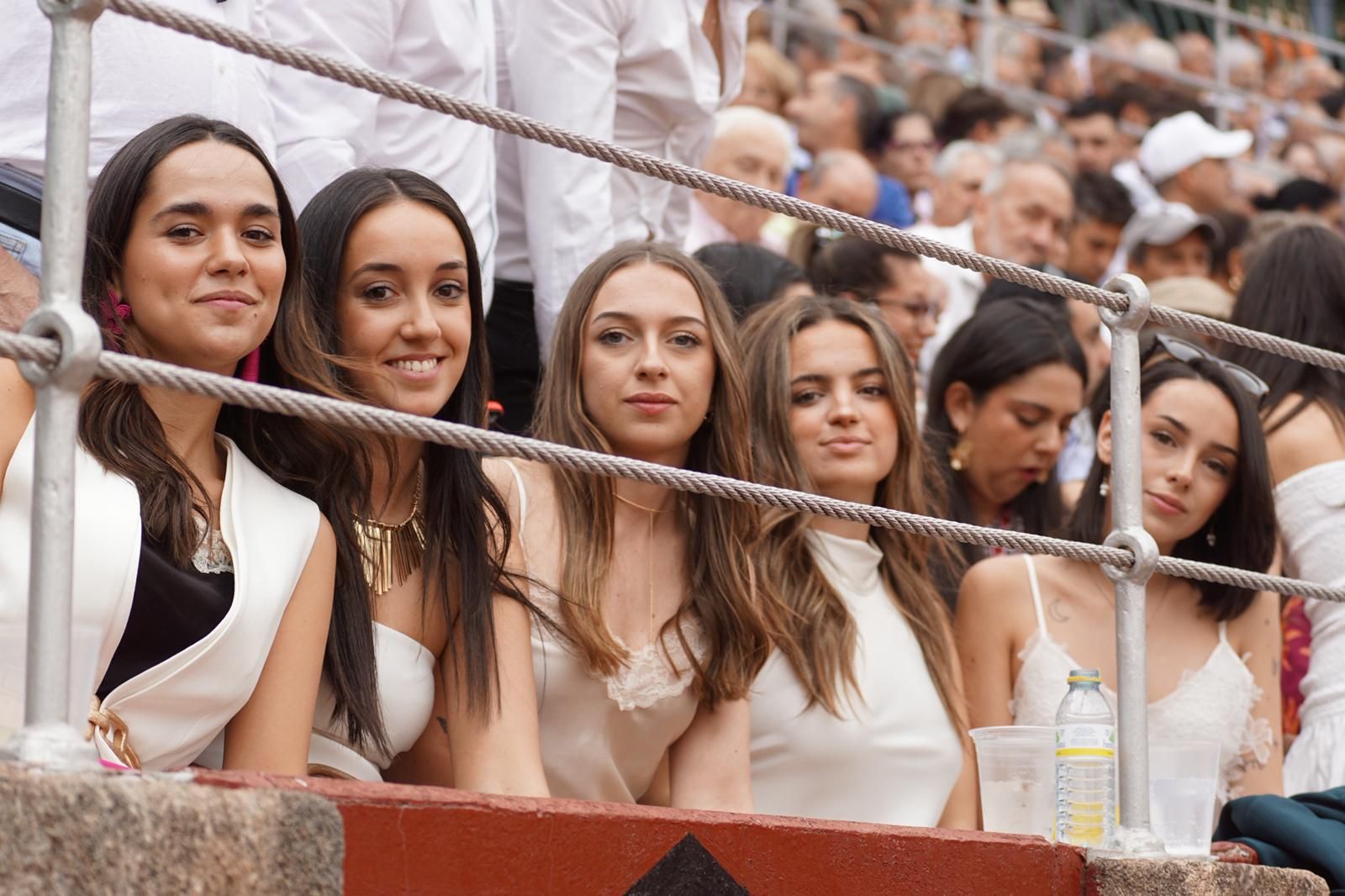 Gran ambiente en La Glorieta para la tarde de toros de Morante de la Puebla, Ismael Martín y Marco Pérez