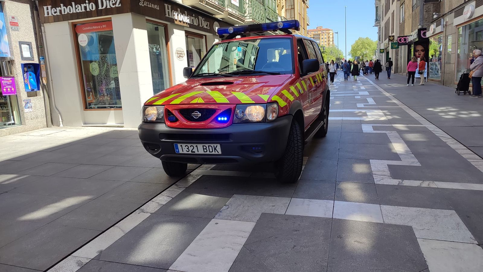 Los bomberos en una incidencia este lunes