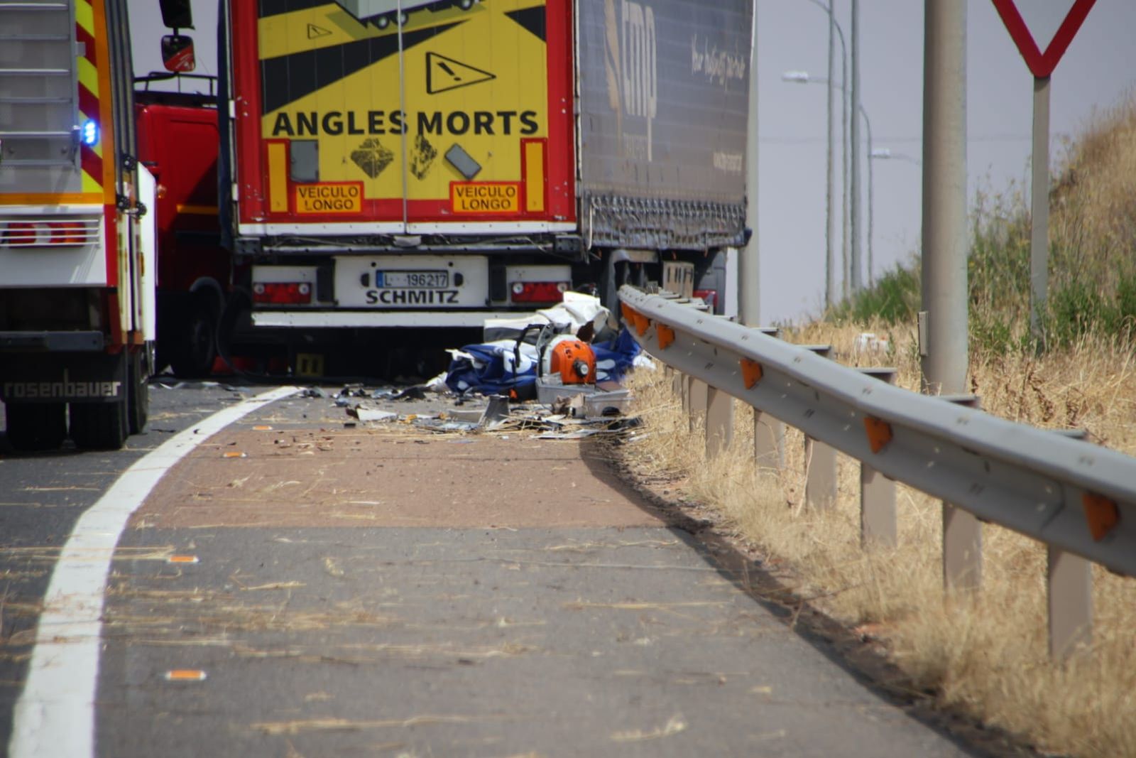 Un accidente entre dos camiones deja una persona inconciente en la A-62