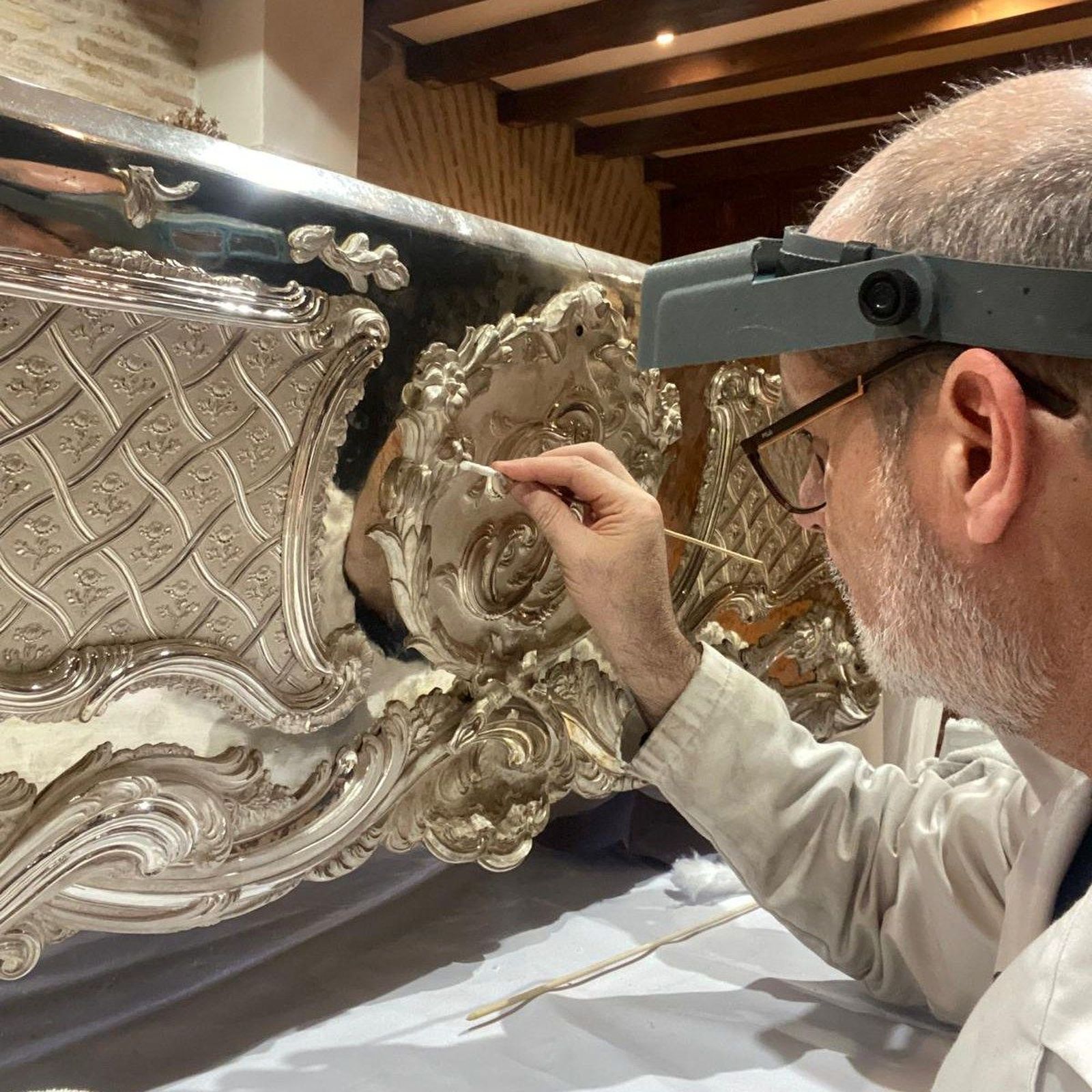 Restauración de la urna de plata de Santa Teresa de Jesús