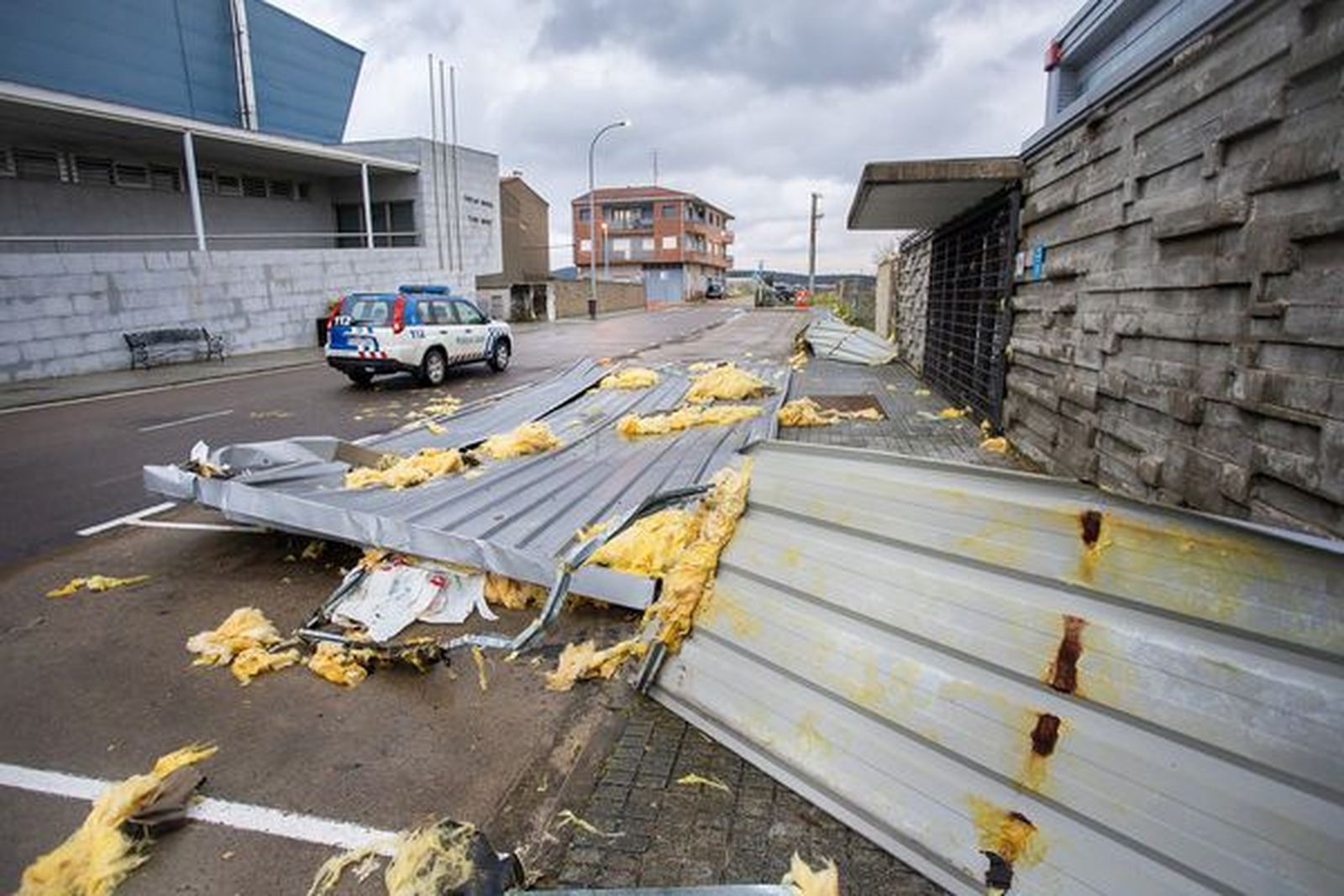 las-fuertes-rachas-de-viento-causan-estragos-en-ciudad-rodrigo-foto-vicente-ical-1