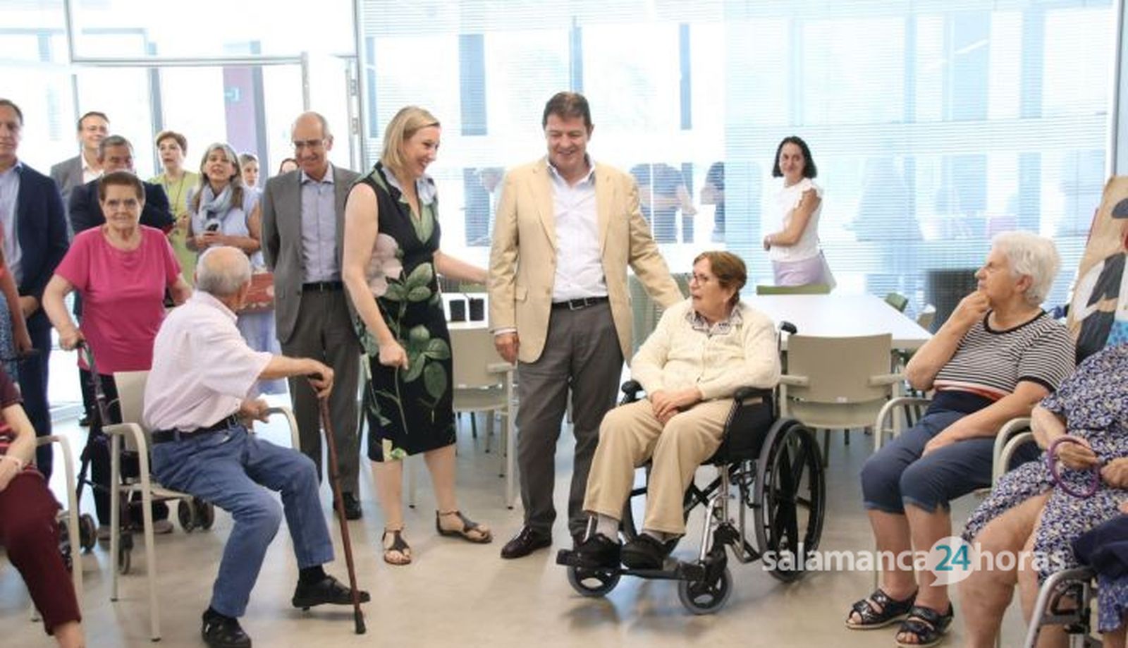 Alfonso Fernández Mañueco, visita la nueva Residencia de Mayores San Juan de Sahagún