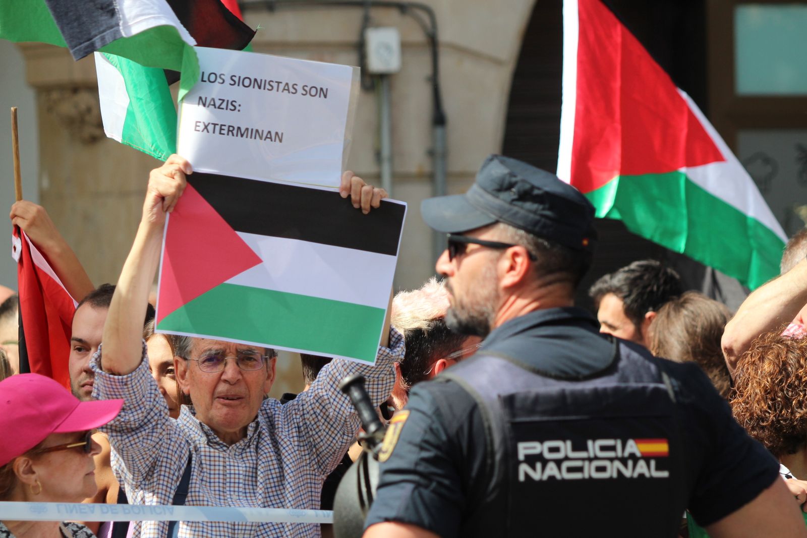 Protestas por Palestina al paso de la Vuelta Ciclista a España por Salamanca