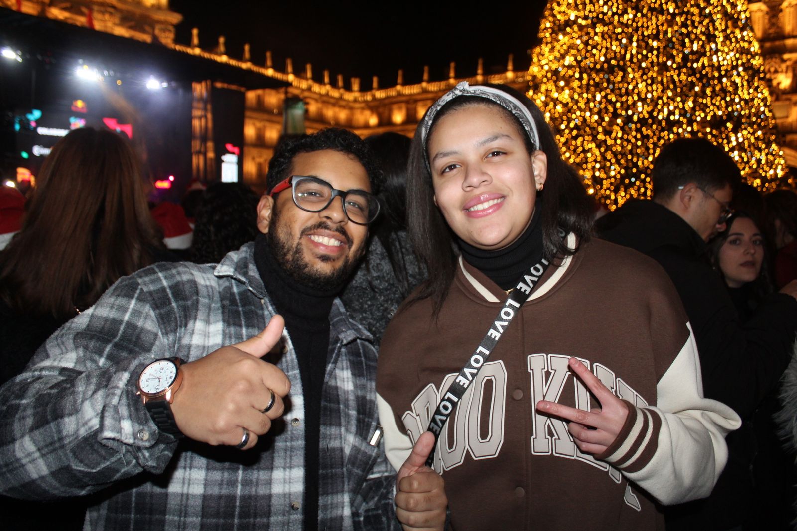 Miles de personas disfrutan de las campanadas y la fiesta del Fin de Año Universitario