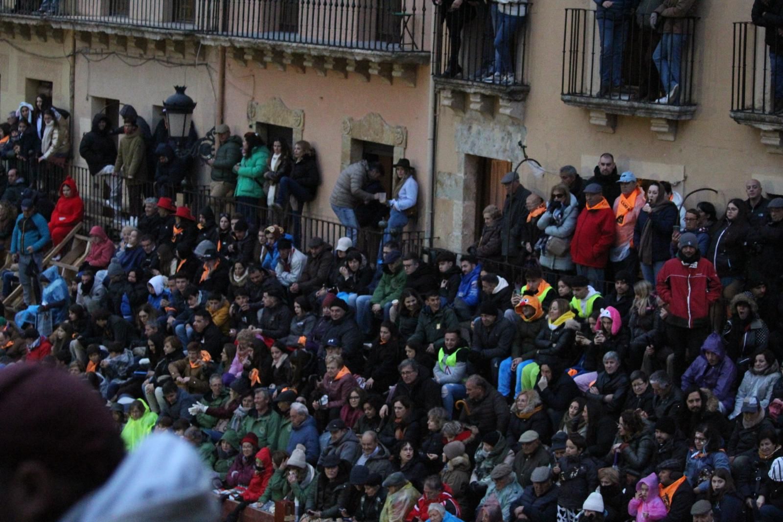 ambiente-y-capea-vespertina-sabado-de-carnaval-en-ciudad-rodrigo-2025-fotos-belen-hurtado-40