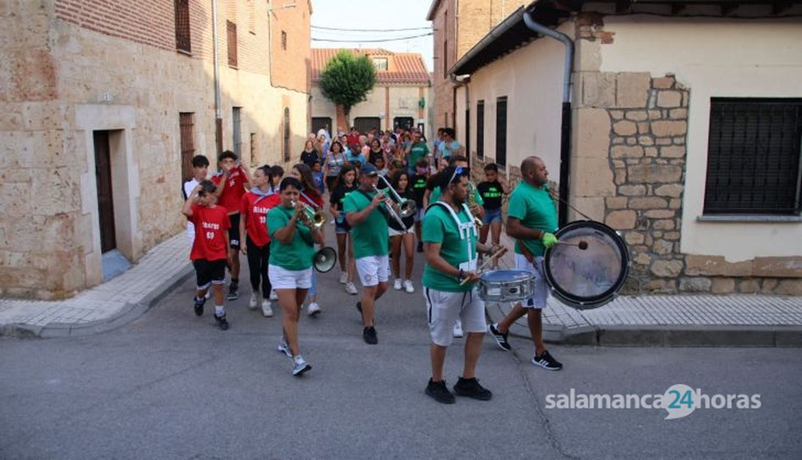 Correpeñas con charanga en La Velles