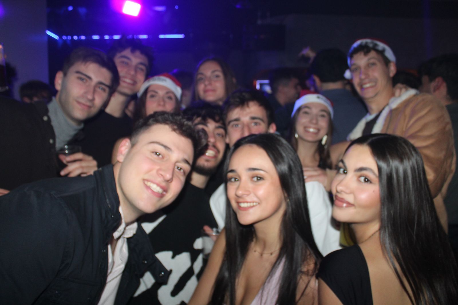 El Fin de Año Universitario continua por los bares de la capital del Tormes tras las doce campanadas