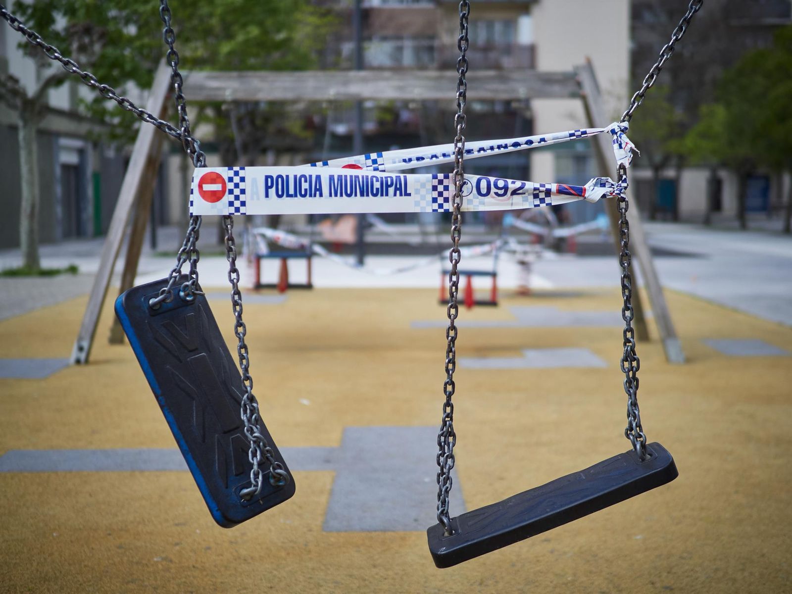 Archivo - Un parque infantil precintado - Eduardo Sanz - Europa Press - Archivo