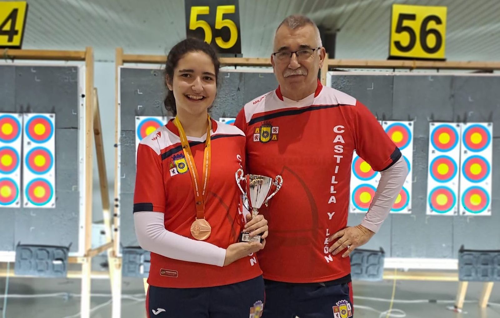 Bronce Martina con su entrenador Javier Salamanca