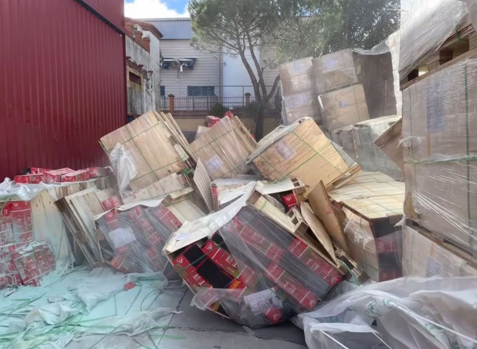 Palets. Foto: Bomberos de Villares